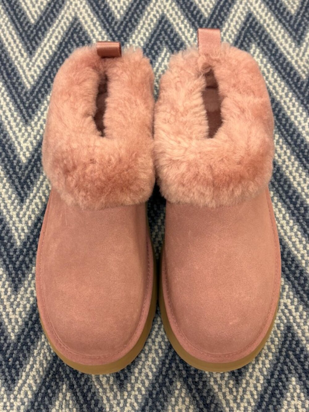 UGG Pink Suede Shearling Mini Boots Womenโs Size 8 NWOT ๐